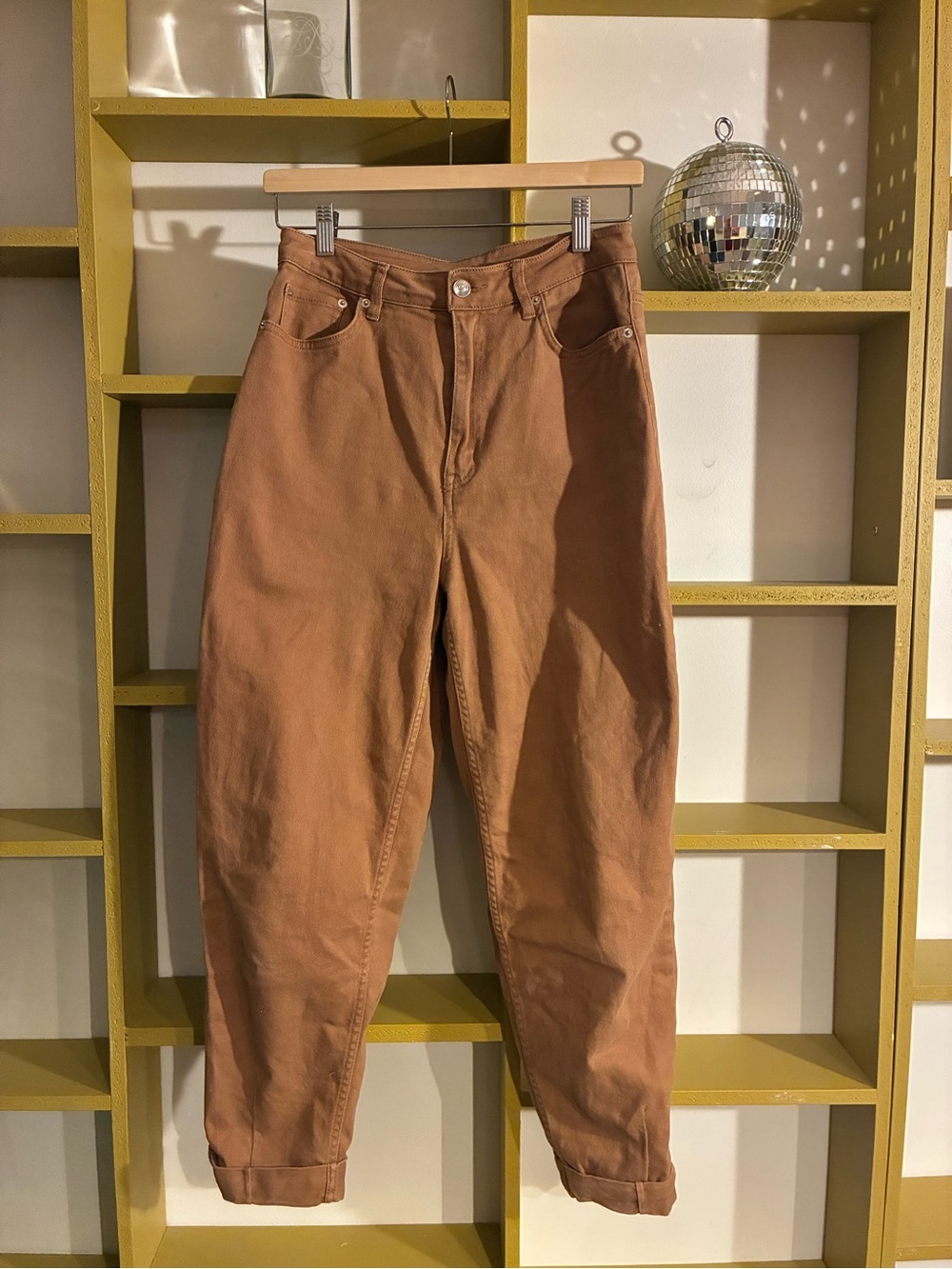 H&M Women's Barrel Jeans in Rust Brown